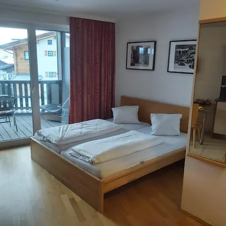 Studio Basecamp, Adler